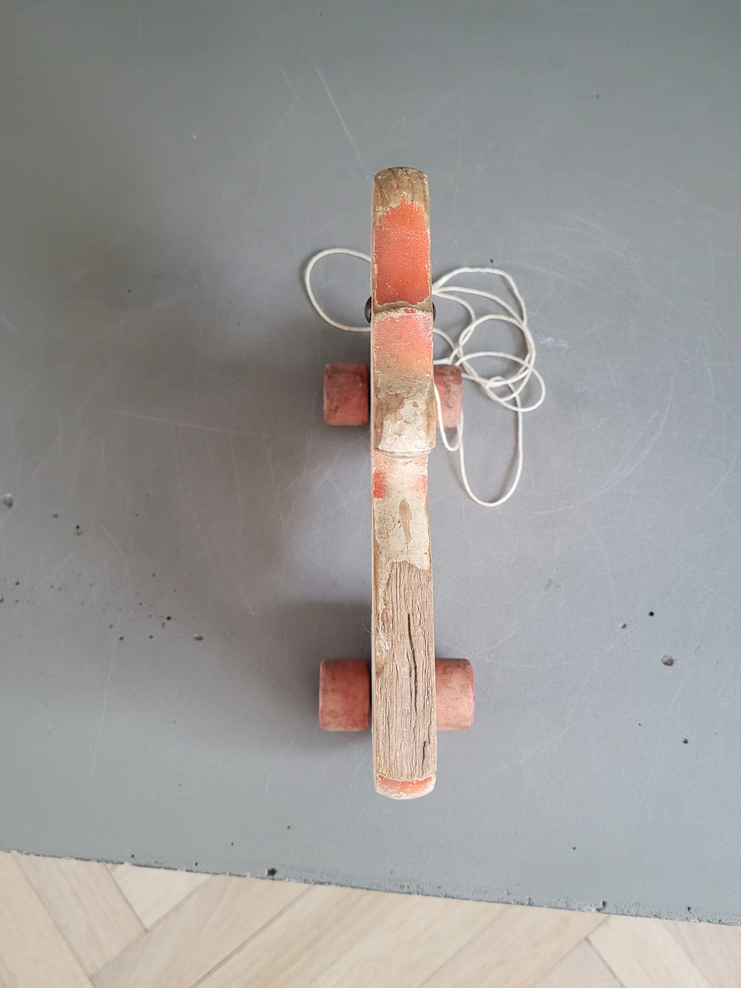 Jouet chien à tirer ancien en bois peint - Ref 906