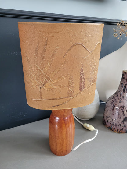 Lampe à poser pied bois - abat-jour fleurs séchées- Ref 1004