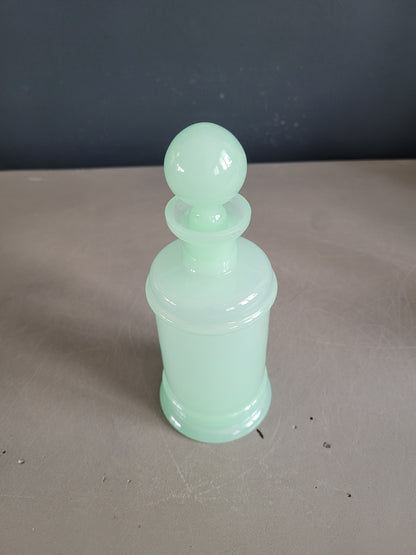 Lot de 2 flacons en verre opaline- Ref 424