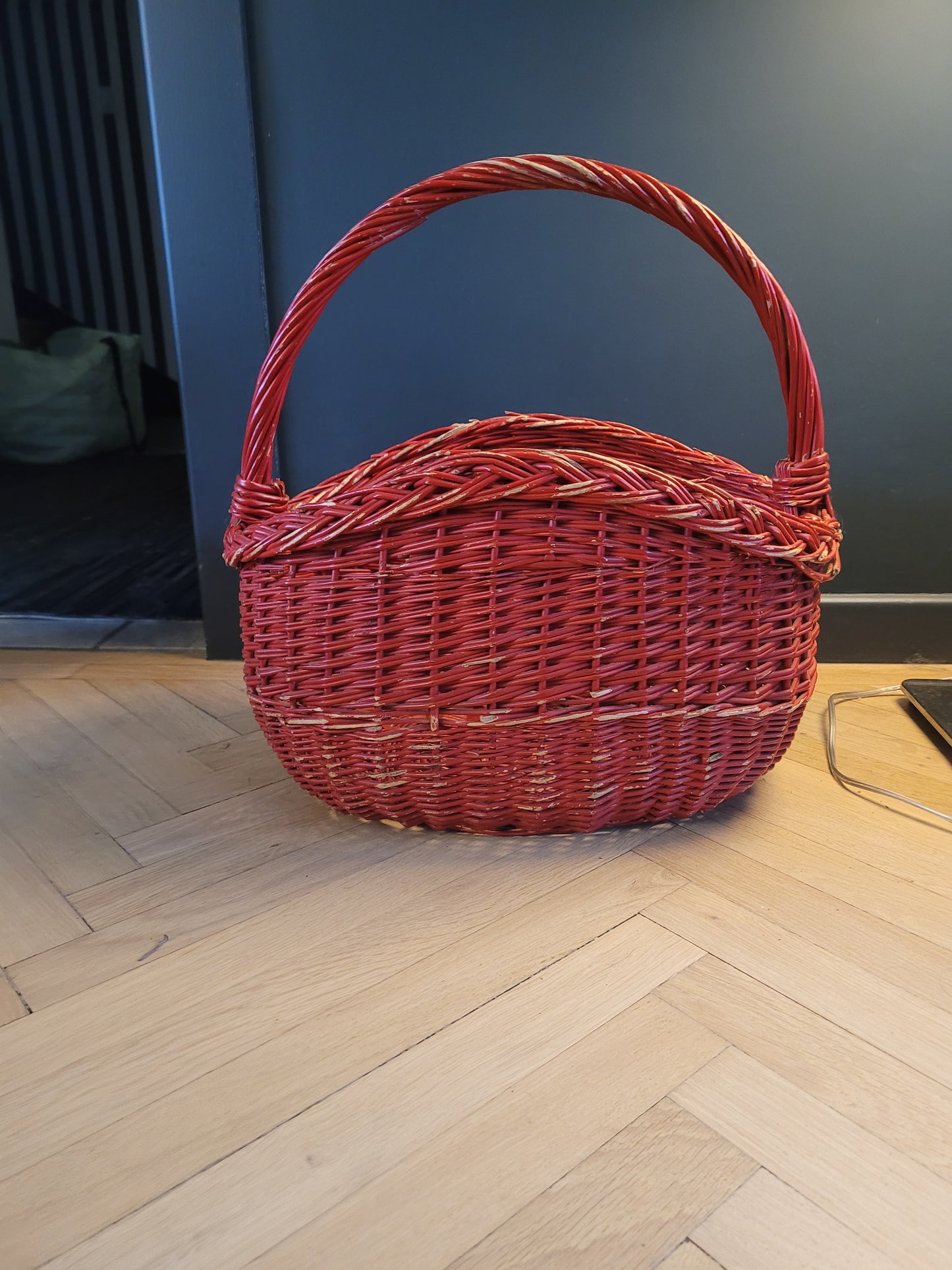 Panier en rotin peint en rouge - Ref 634