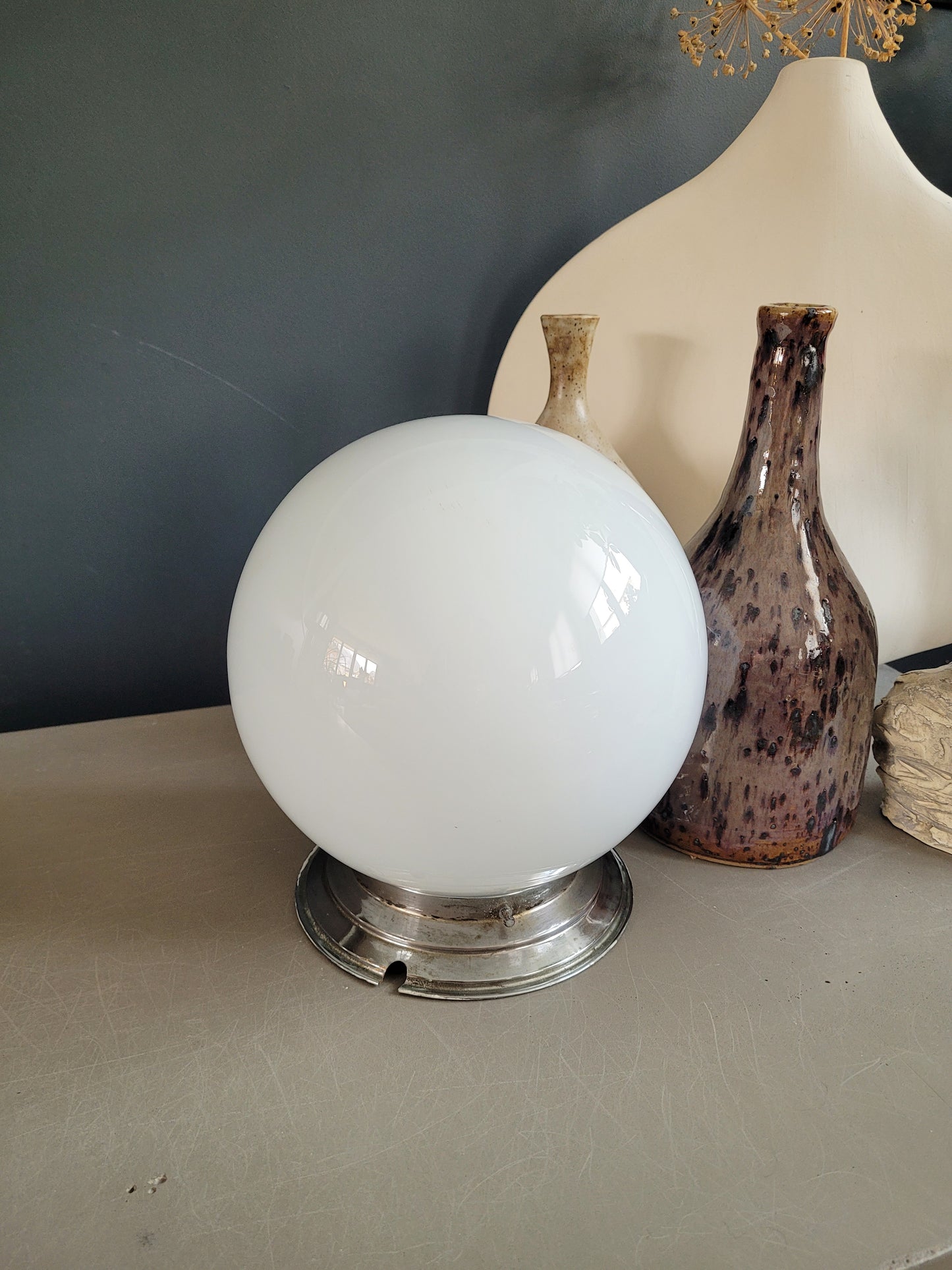 Plafonnier ou applique globe en verre blanc - Ref 829
