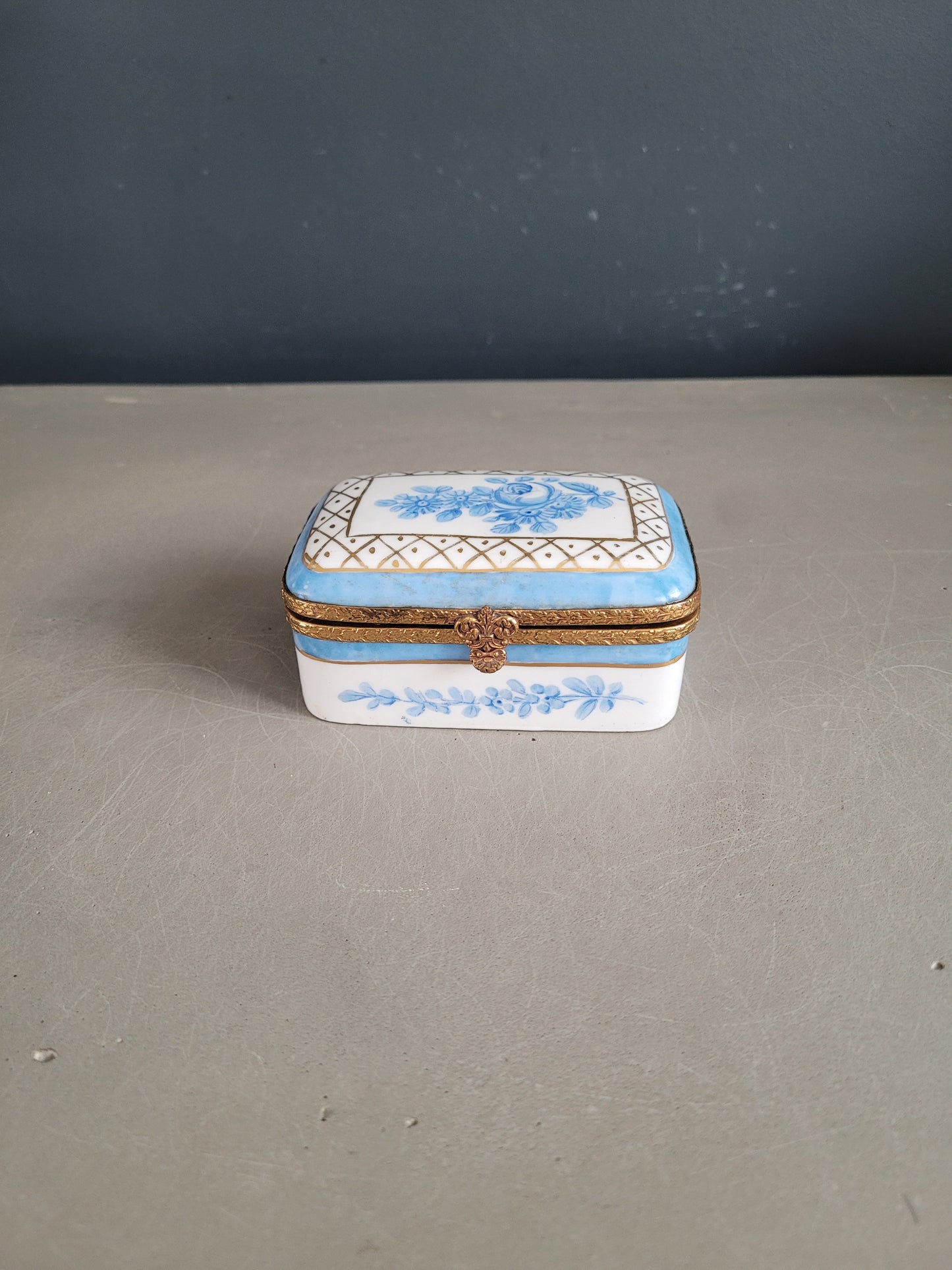 Pilulier en porcelaine peint à la main - Ref 389