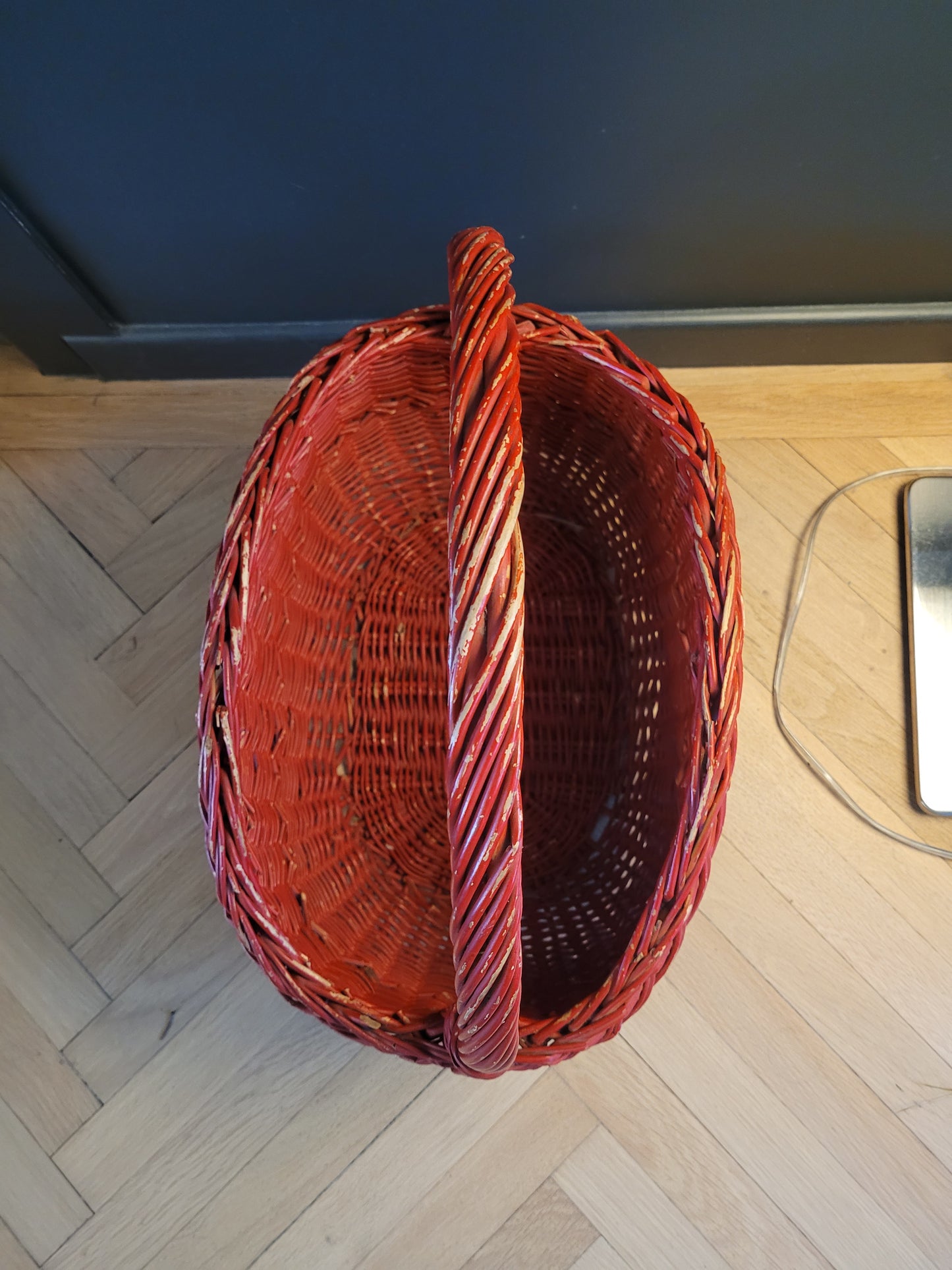 Panier en rotin peint en rouge - Ref 634