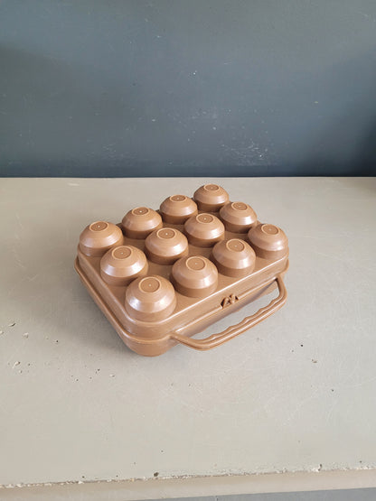 Boîte à œufs vintage en plastique marron chocolat- 12 compartiments - Ref 1018