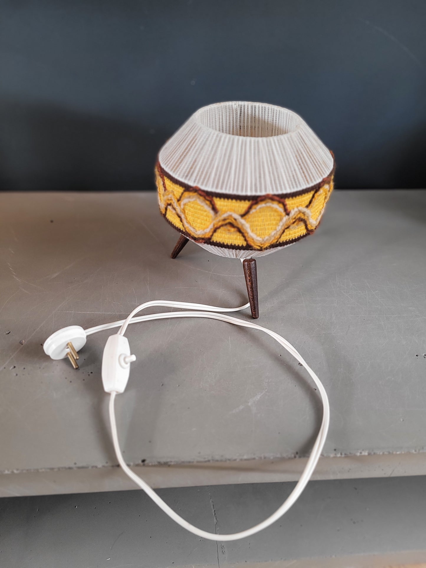 Lampe ovni tripode années 60 - Ref 828