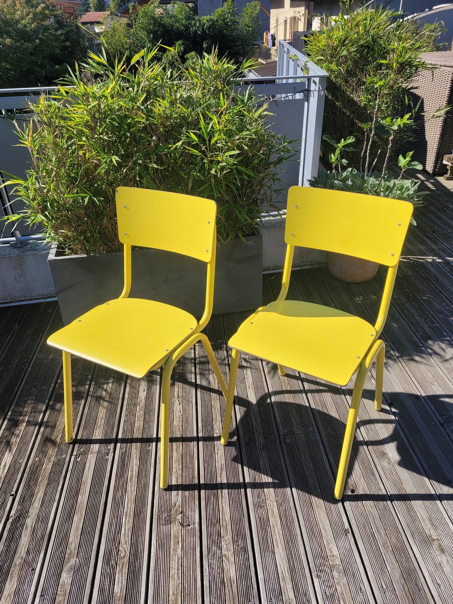 Paire de chaises jaunes en contre-plaqué- Ref 600