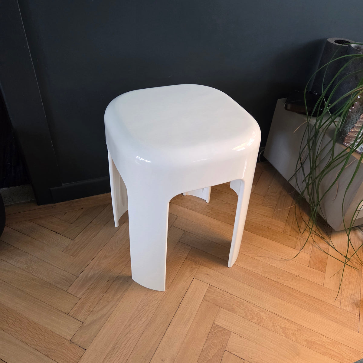 Tabouret - Bout de canapé en plastique blanc vintage - Ref 1412