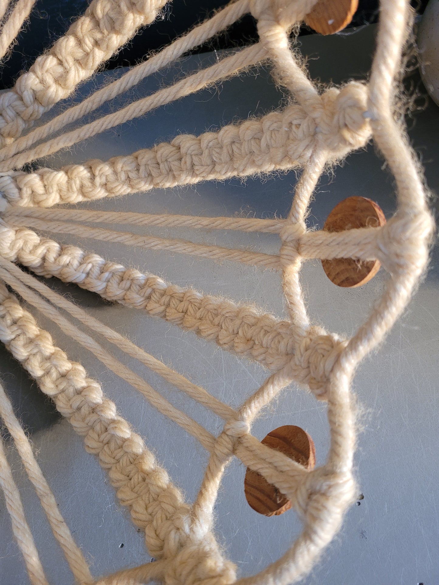 Suspension vintage en macramé et bois - Ref 736