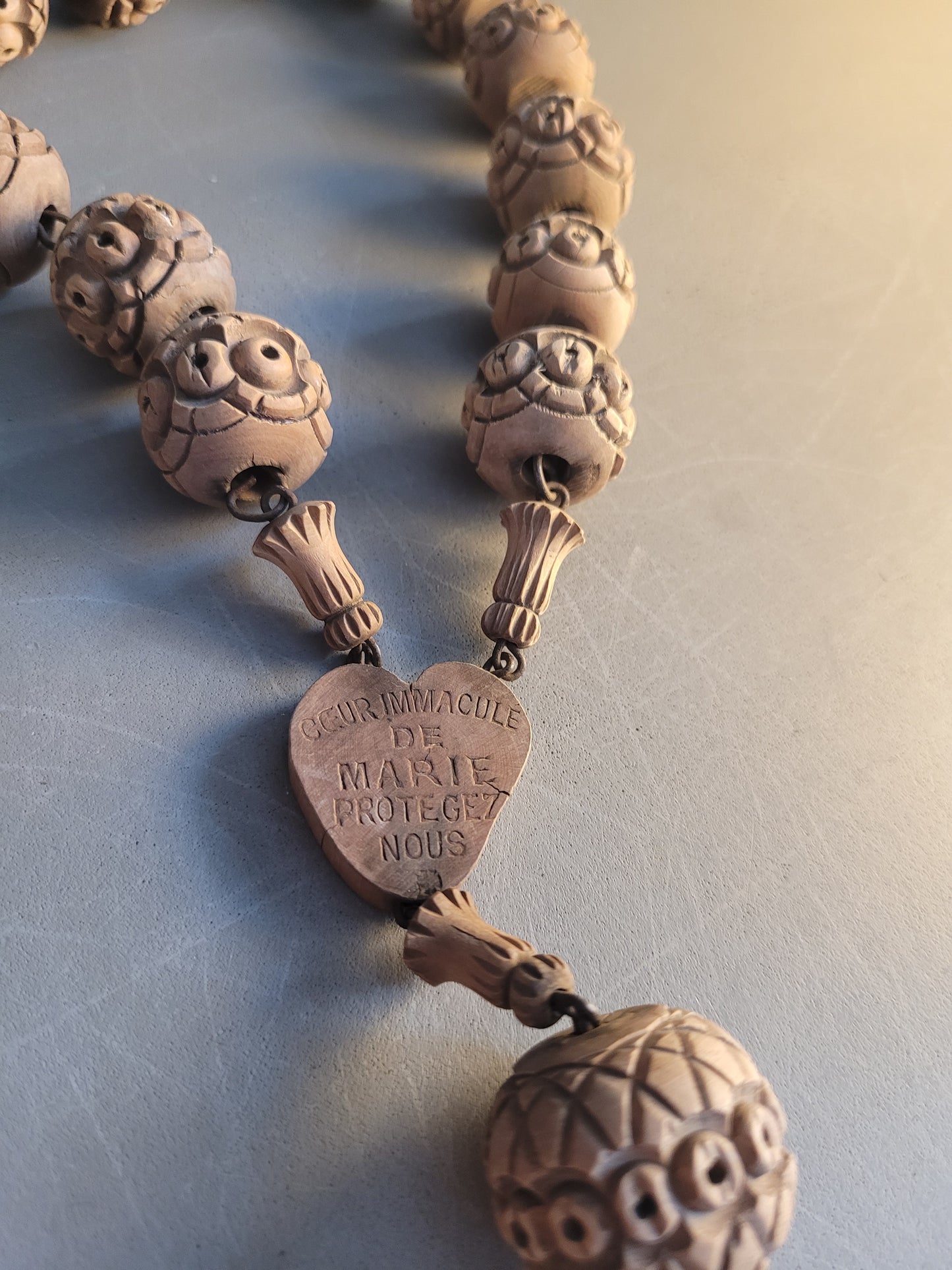 Grand chapelet en bois sculpté 130cm - Notre Dame de Lourdes - Ref 787