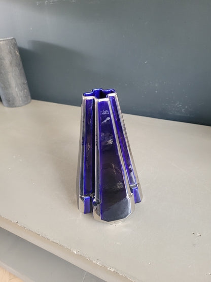 Vase pyramide art-deco Moulin des Loups & Hamage Nord - bleu et argent - Ref 959