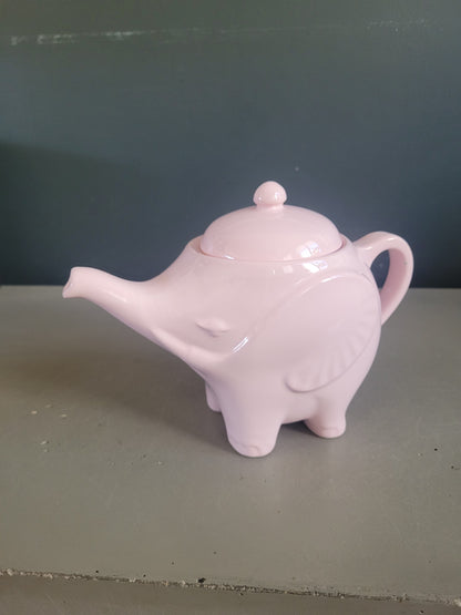 Théière éléphant rose de la faïencerie Sainte Radegonde  - Ref 660