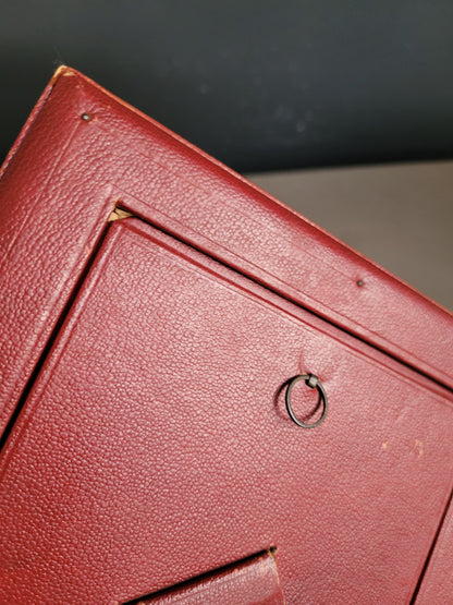 Cadre ancien à poser ou à suspendre en cuir rouge - Ref 793