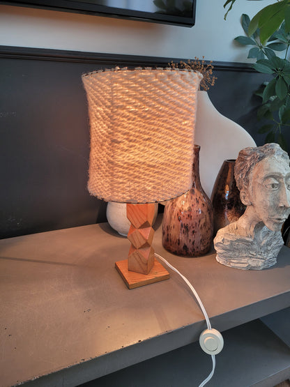 Lampe à poser vintage pied bois et abat-jour laine - 743