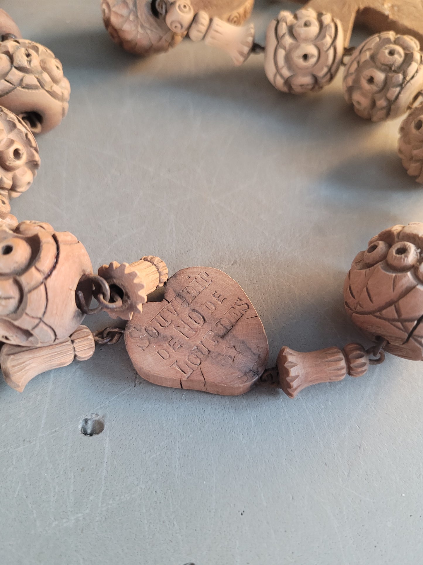 Grand chapelet en bois sculpté 130cm - Notre Dame de Lourdes - Ref 787