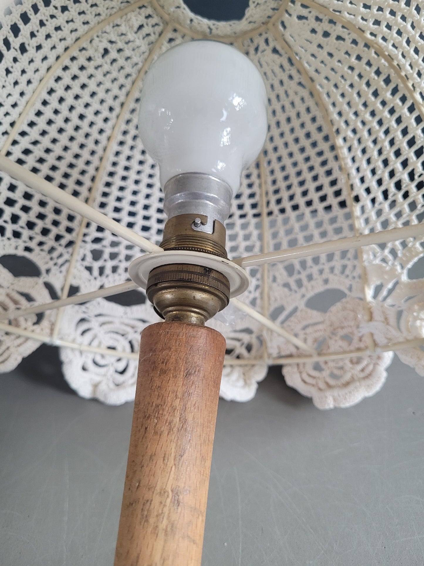 Lampe de chevet avec abat-jour en crochet - Ref 677