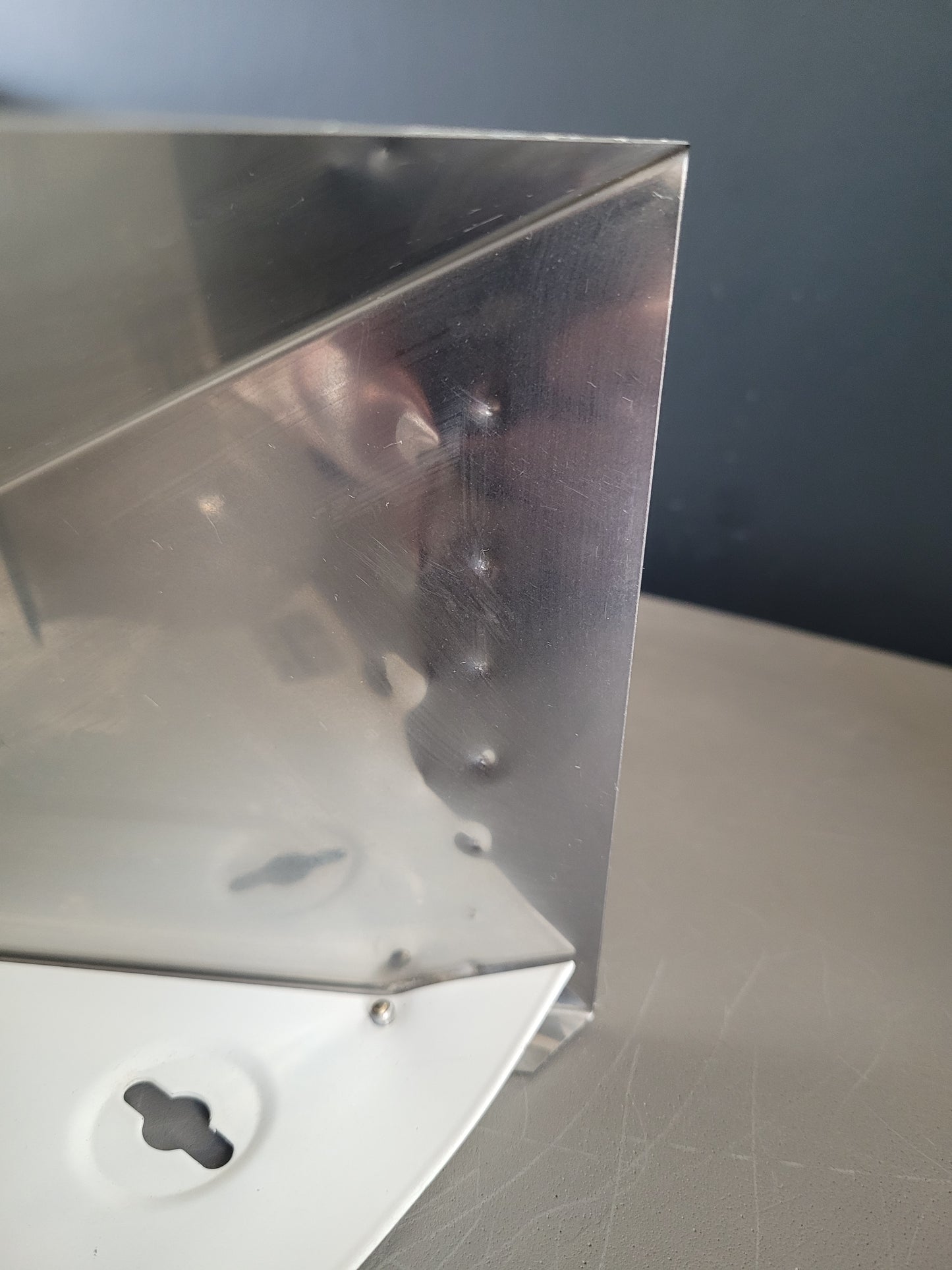 Applique triangulaire Ikea vintage en aluminium - Ref 304