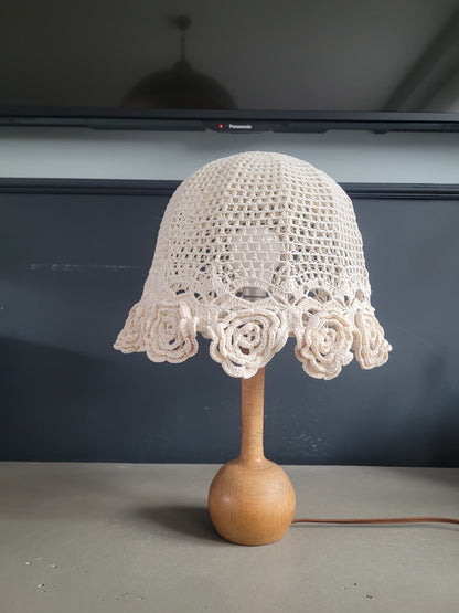 Lampe de chevet avec abat-jour en crochet - Ref 677