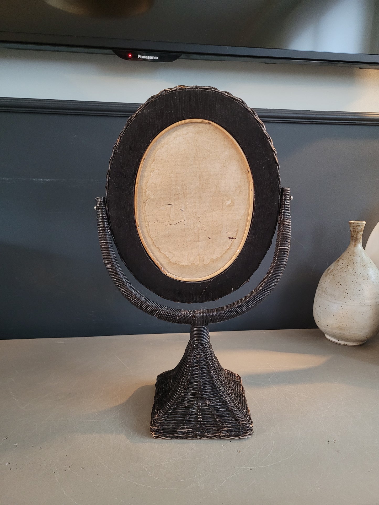 Miroir à poser pivotant en osier noir - Ref 986
