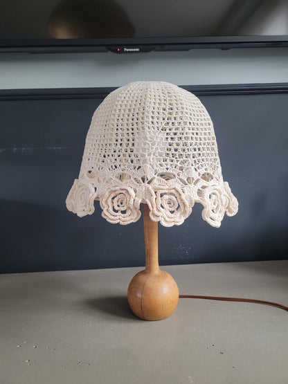 Lampe de chevet avec abat-jour en crochet - Ref 677