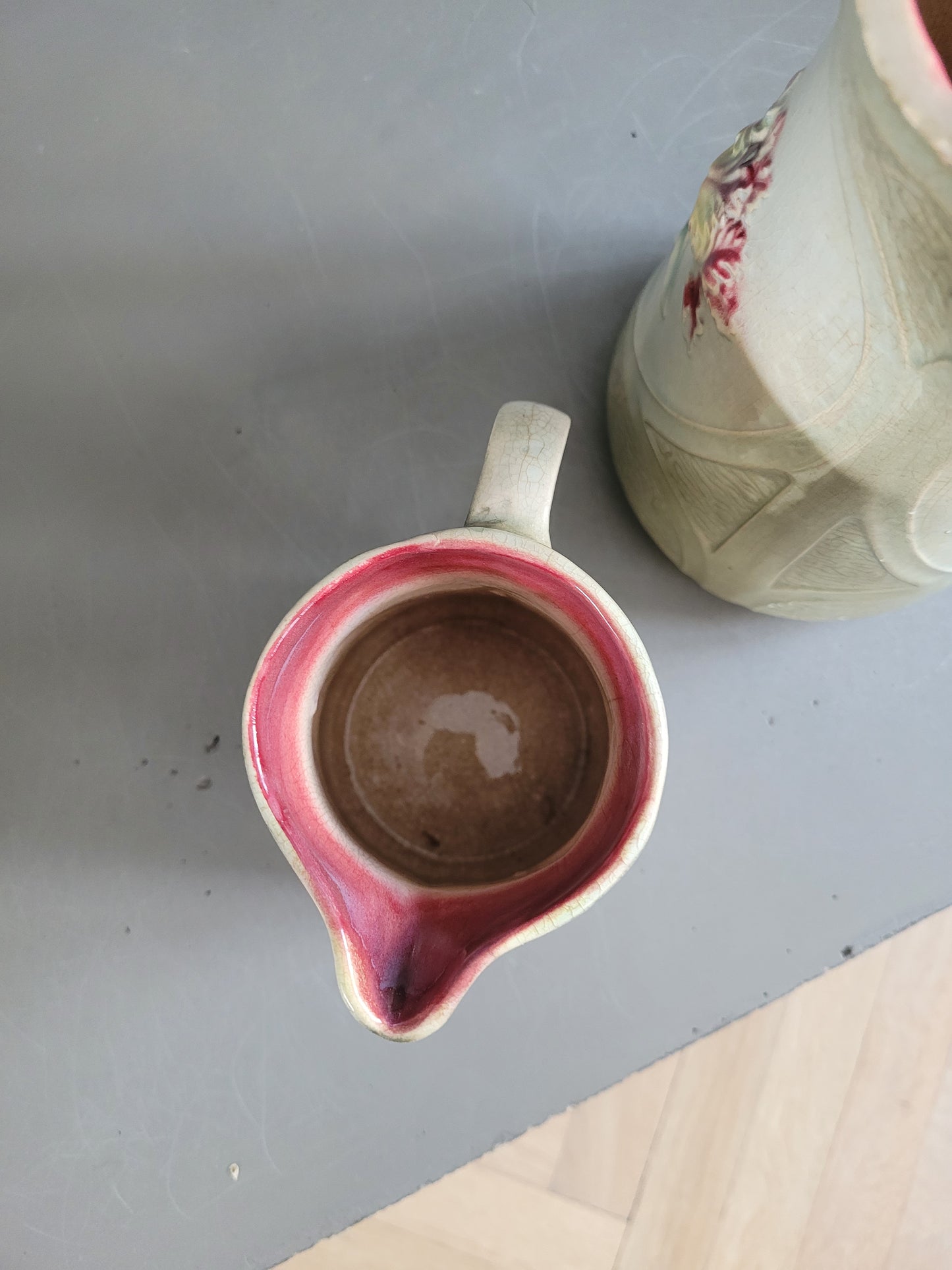 Paire de pichets barbotine décors tulipes - Ref 400