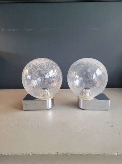 Paire d'appliques vintage en métal chromé et globes en verre bullé - Ref 893