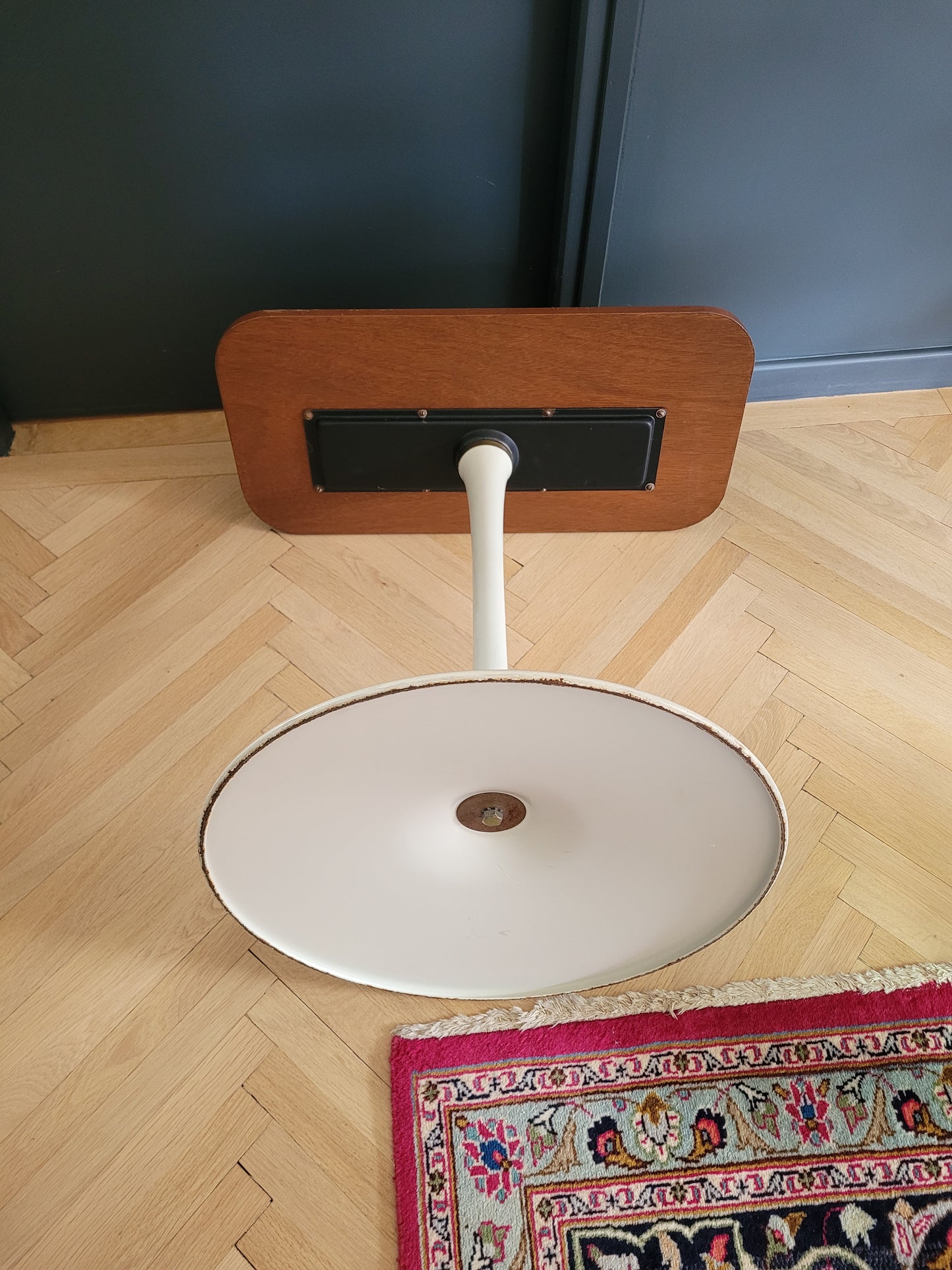 Table pivotante pied tulipe vintage - Ref 858