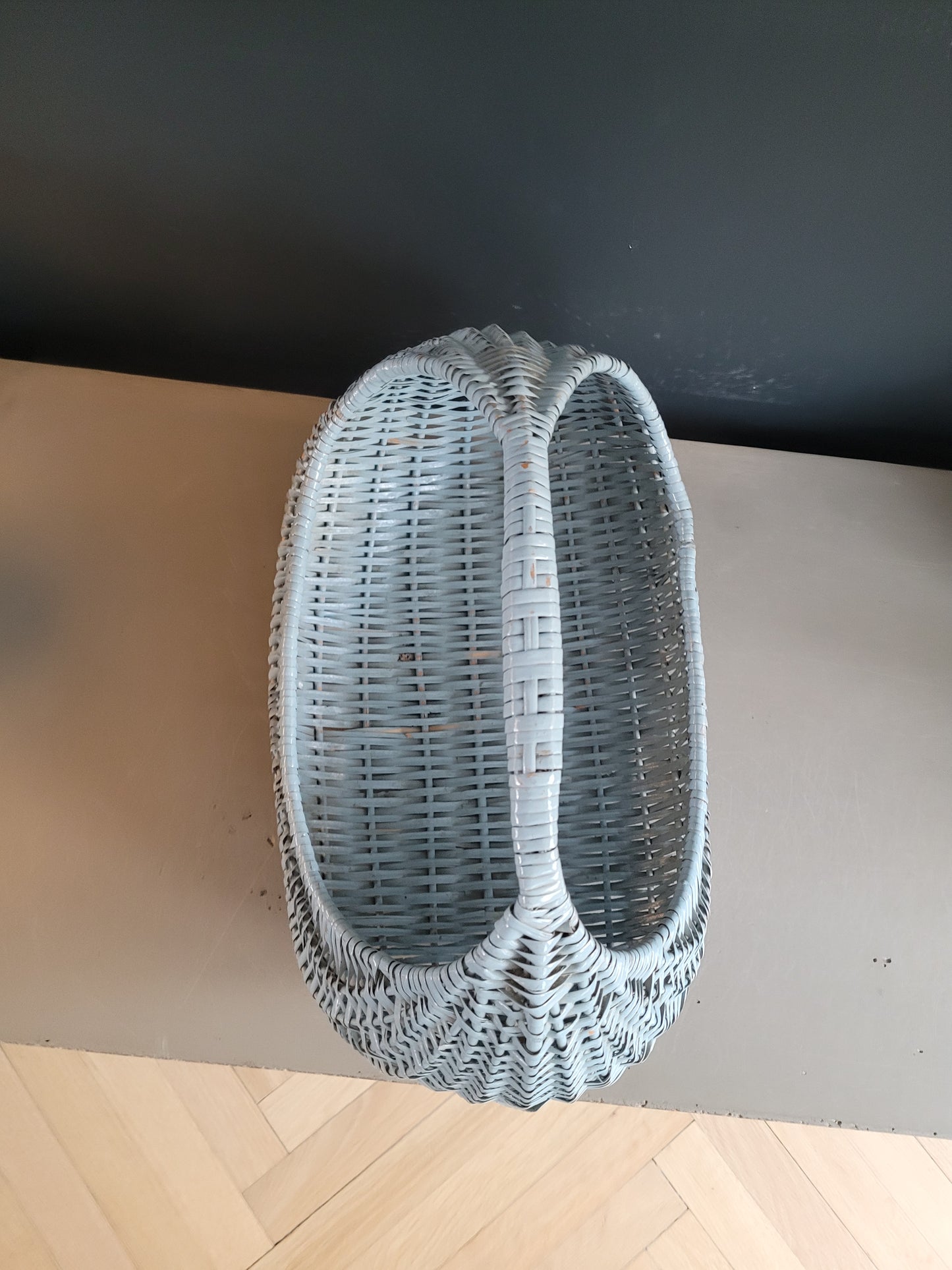 Panier en rotin peint en bleu turquoise - Ref 823