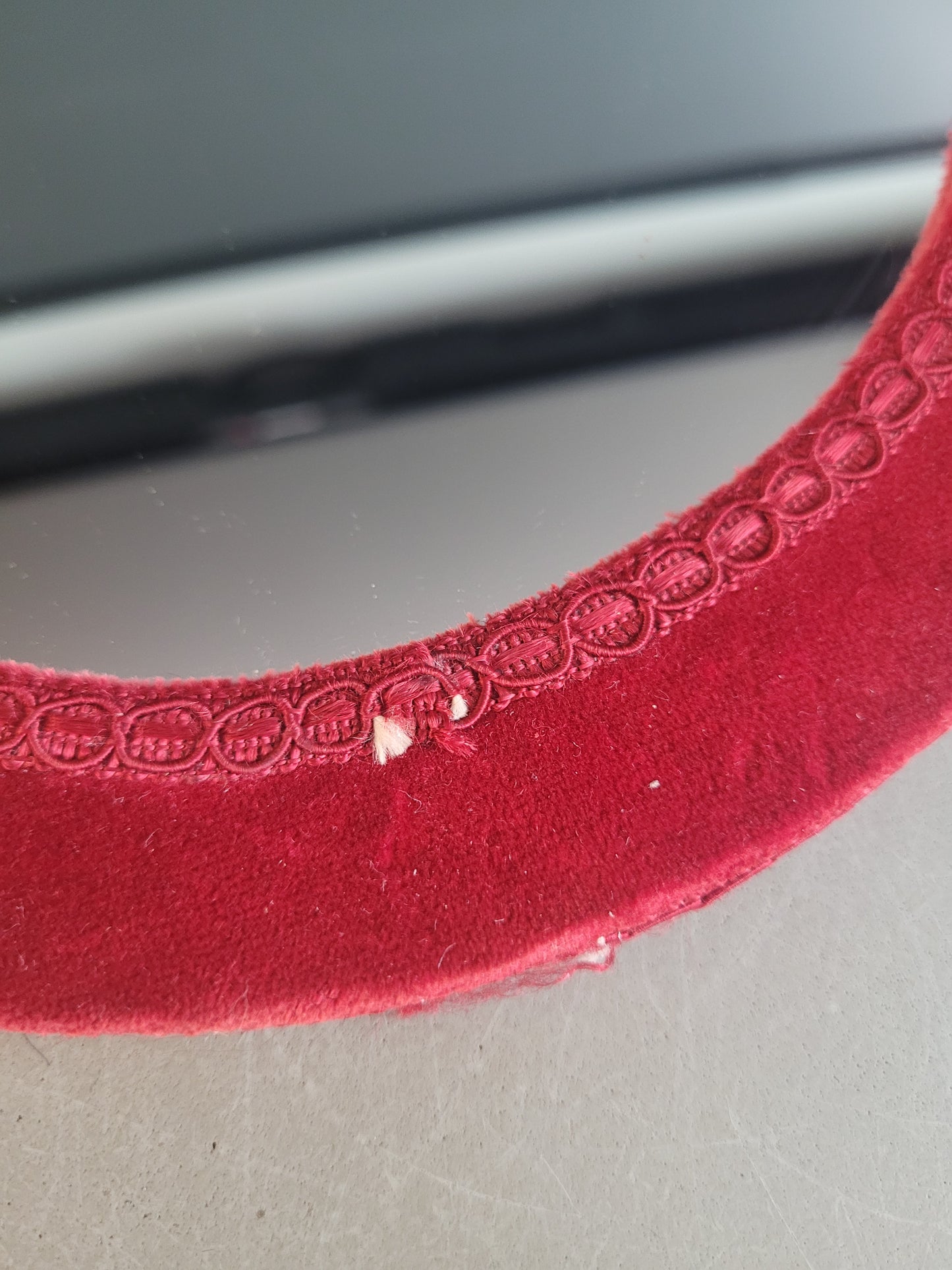 Miroir ancien en velours grenat- Ref 632