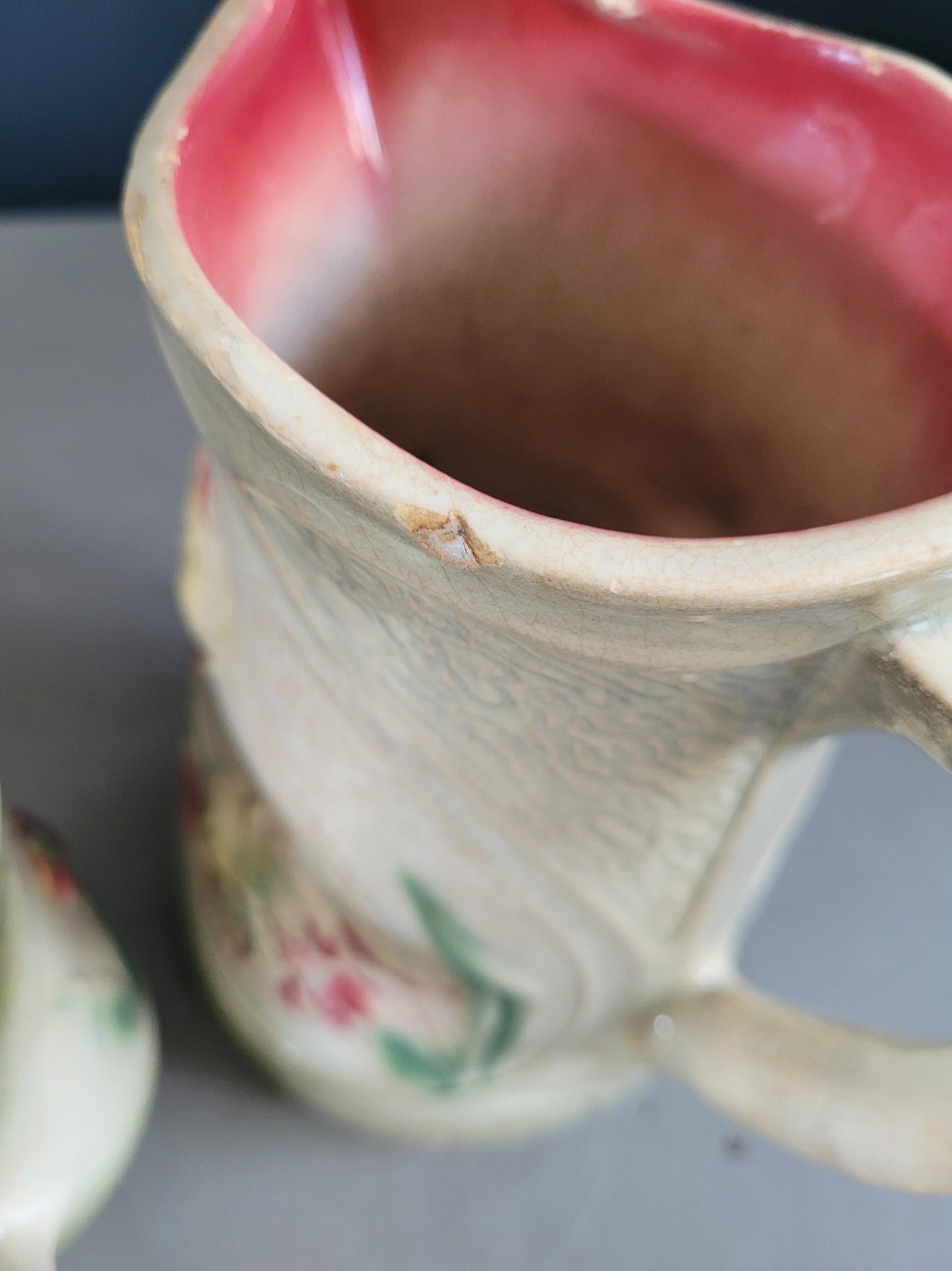 Paire de pichets barbotine décors tulipes - Ref 400