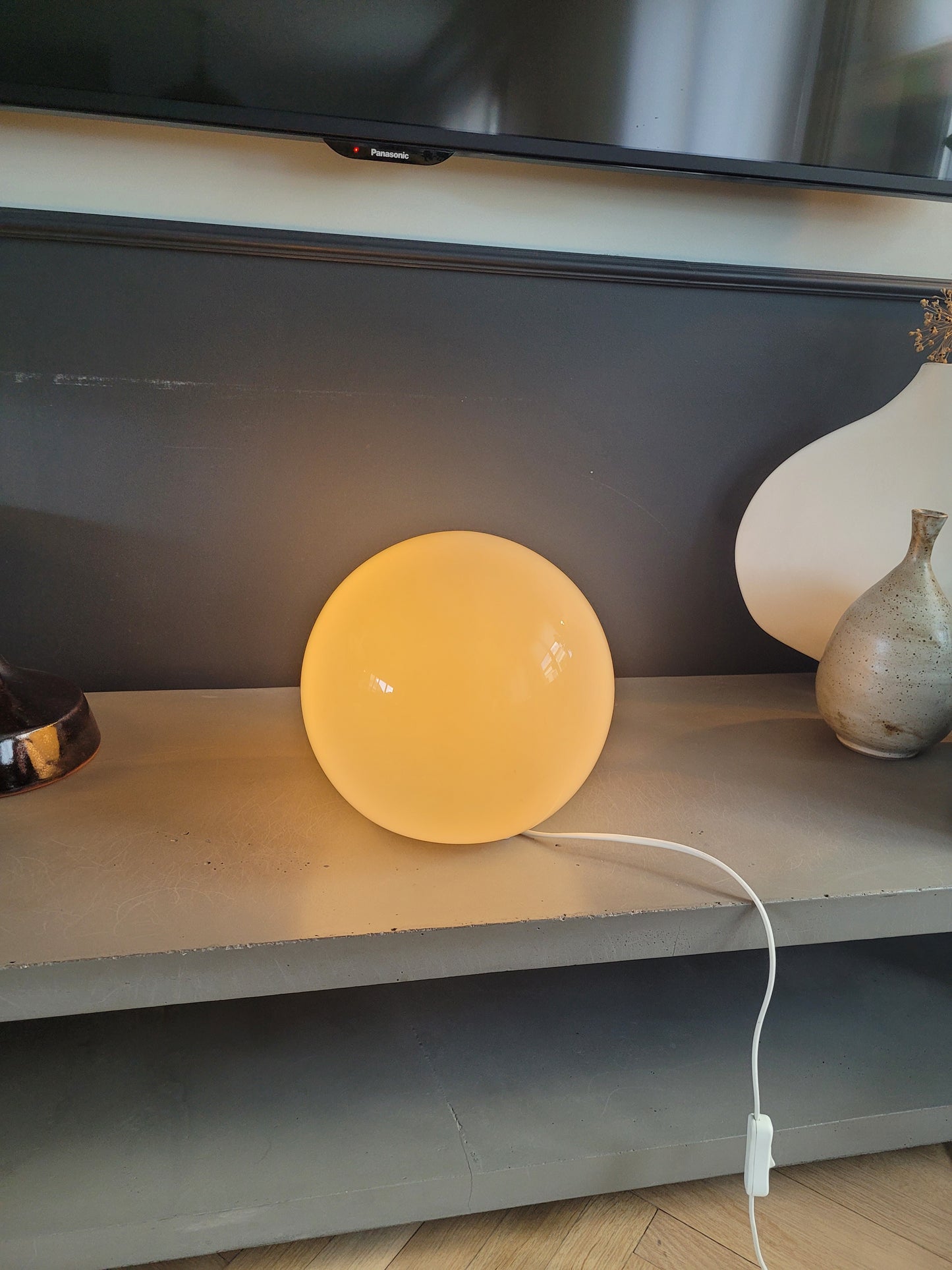 Lampe à poser globe verre opaline Ikea - Ref 311