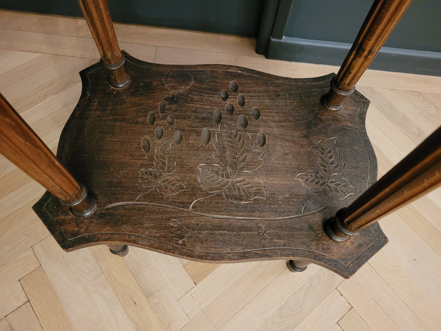 Sellette ancienne en bois gravé - Ref 698