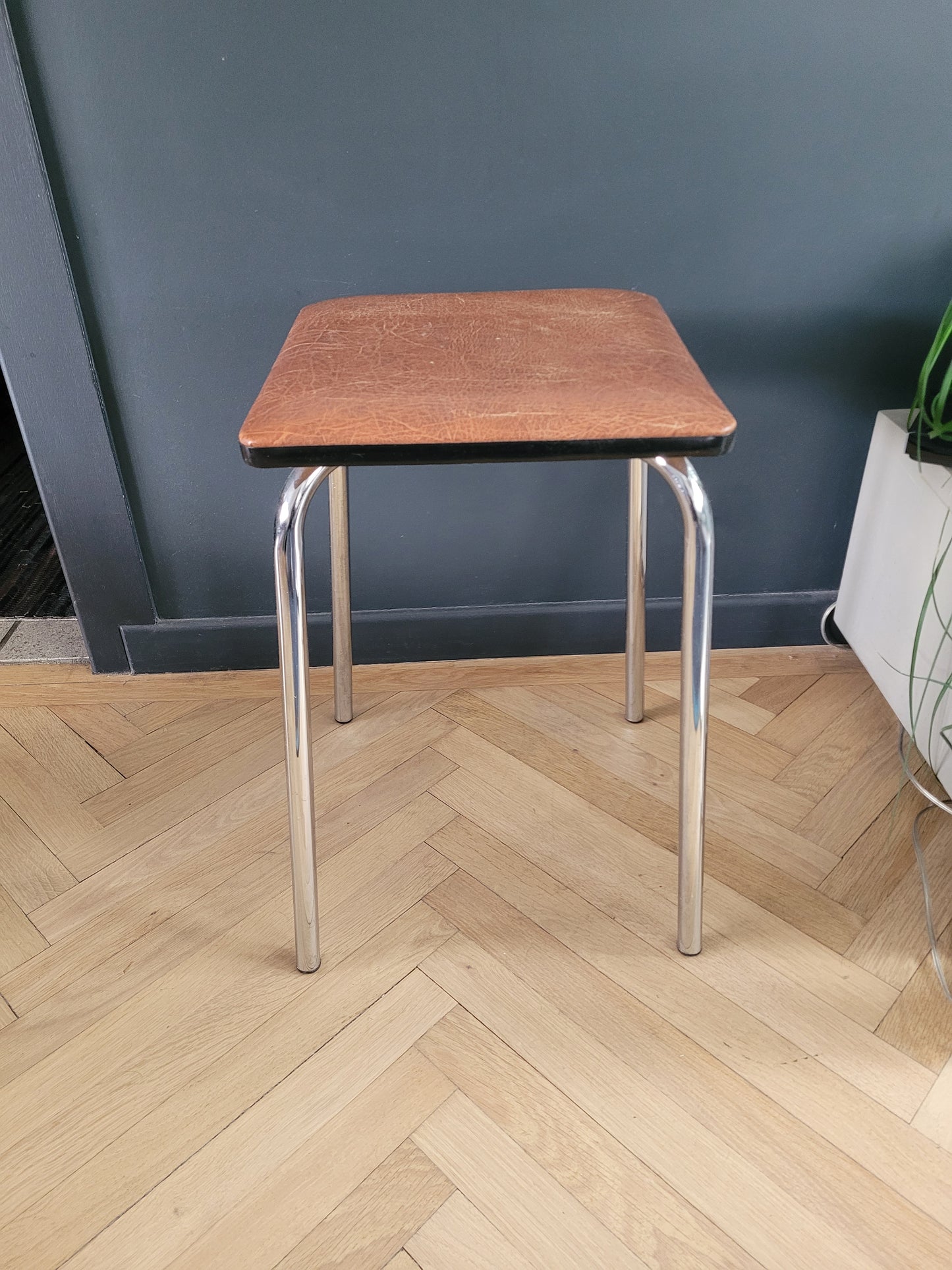 Tabouret vintage en Skaï et chrome- Ref 998