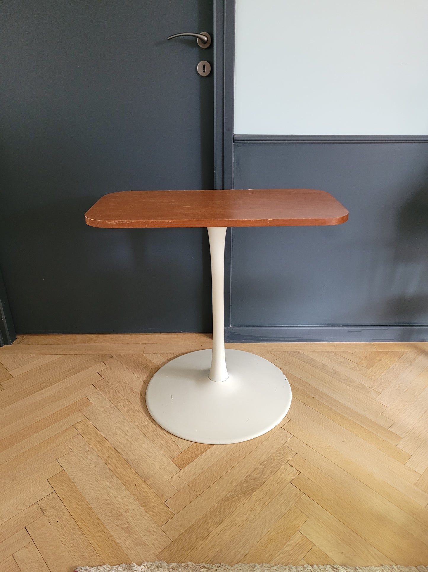 Table pivotante pied tulipe vintage - Ref 858