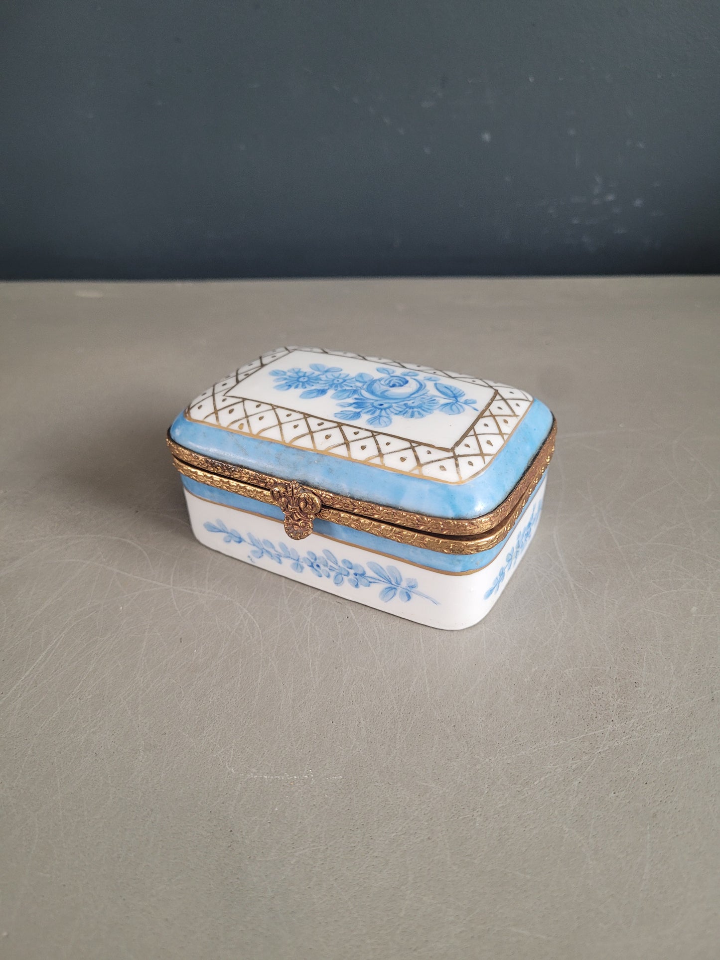 Pilulier en porcelaine peint à la main - Ref 389