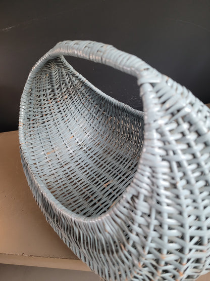 Panier en rotin peint en bleu turquoise - Ref 823