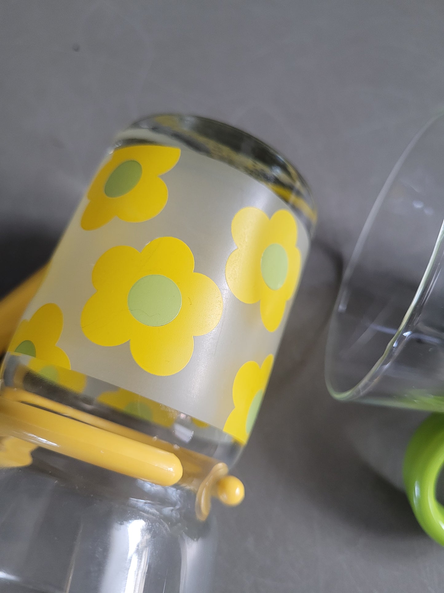 Paire de tasses à thé en verre et anse plastique - Ref 703