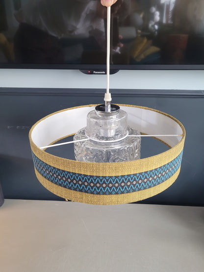 Suspension vintage globe en verre moulé et abat-jour- ref 619