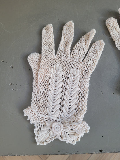Paire de gants en dentelle crème- Ref 777