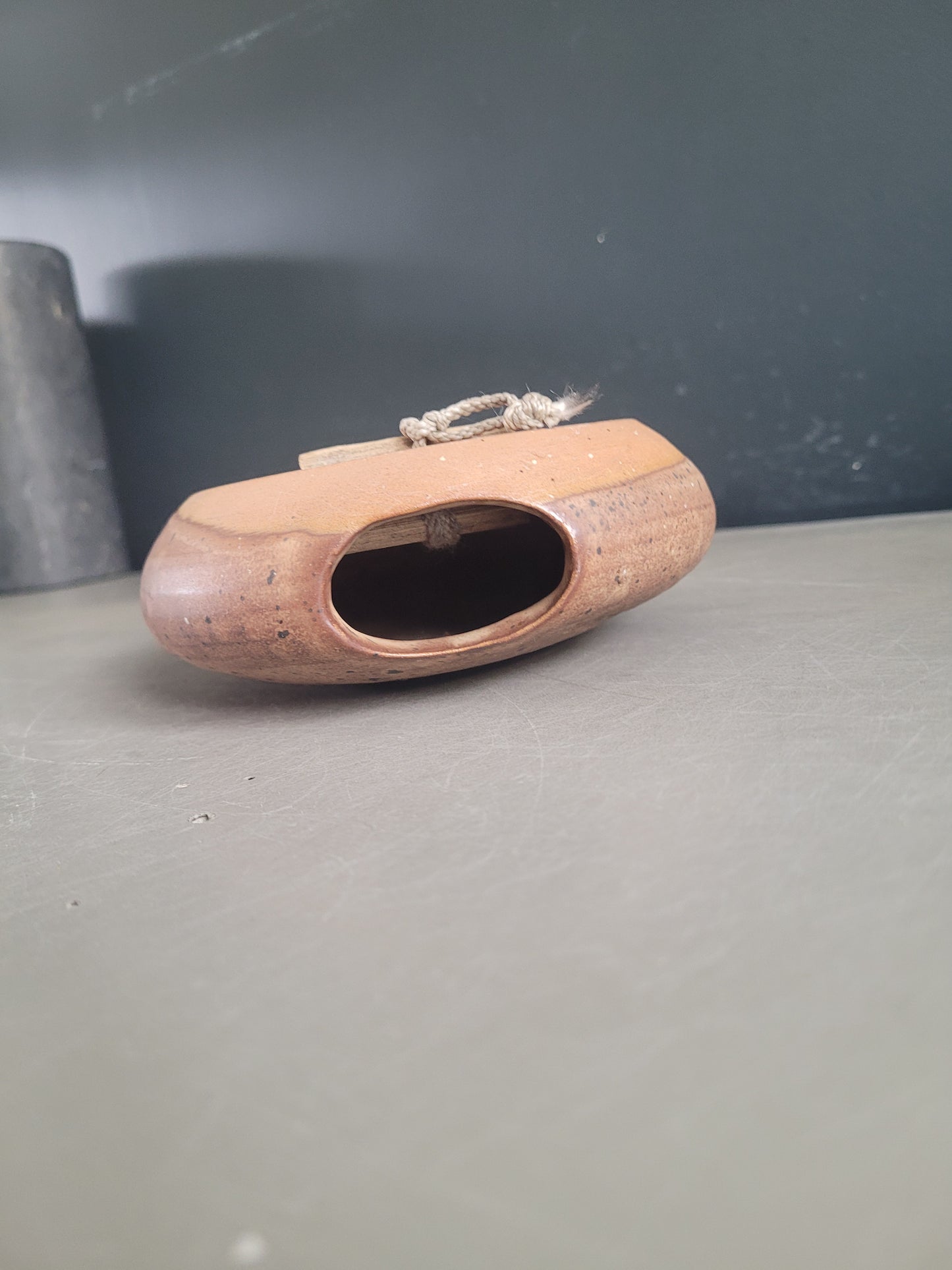 Humidificateur de radiateur en céramique signé A. Aimard - Ref 834