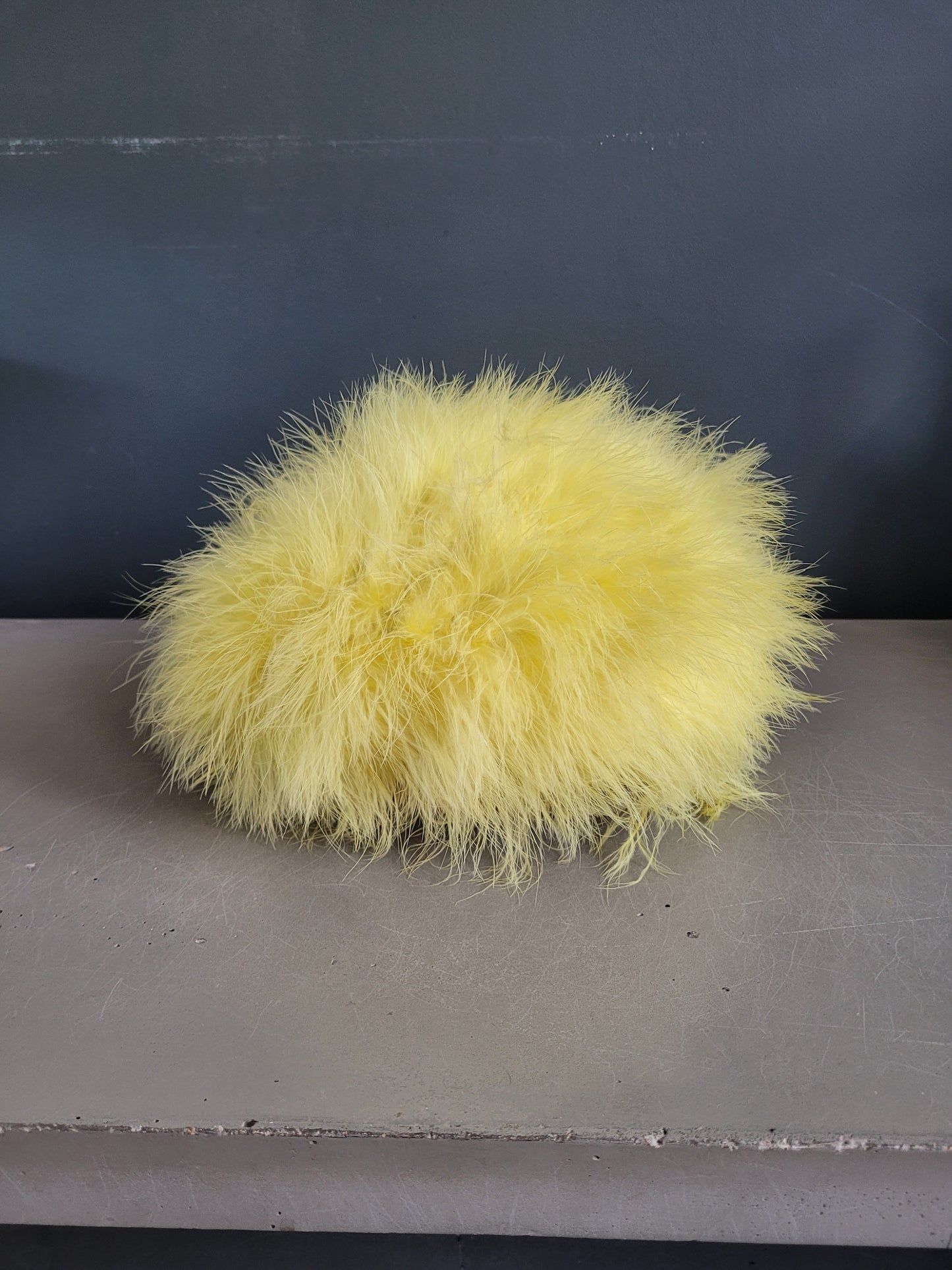 Chapeau / bonnet / perruque en plumes véritables - Ref 554