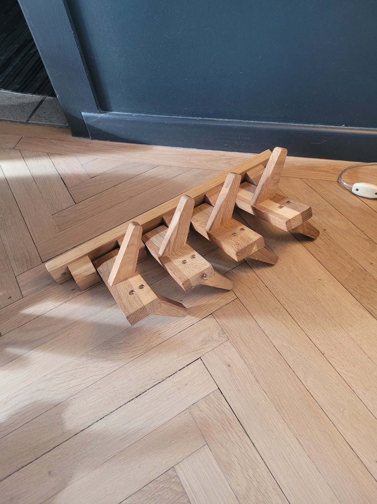 Porte-manteaux mural vertical articulé - Ref 751