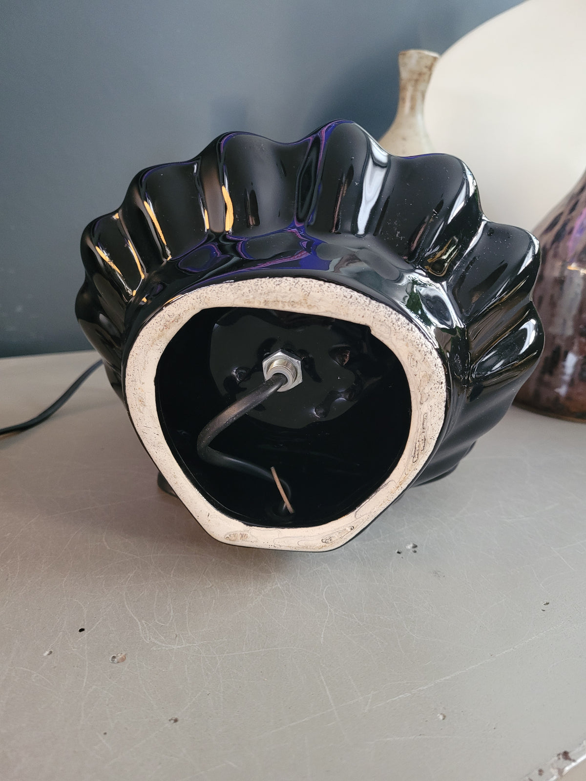 Lampe coquillage en porcelaine noire - Ref 537
