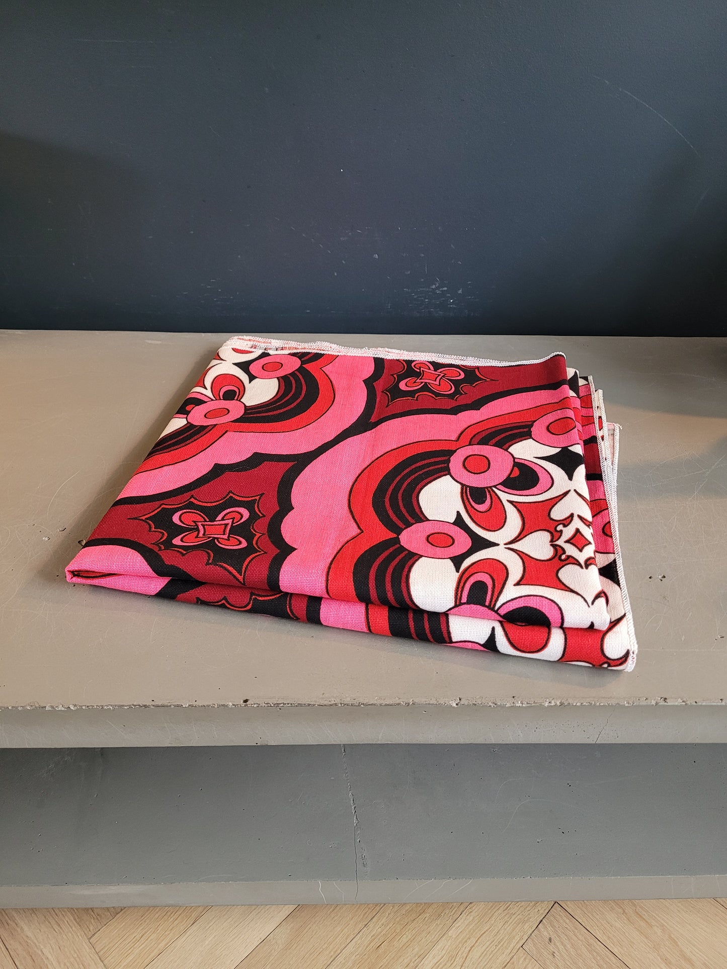 Nappe 137x130cm en tissu imprimé vintage - Ref 664