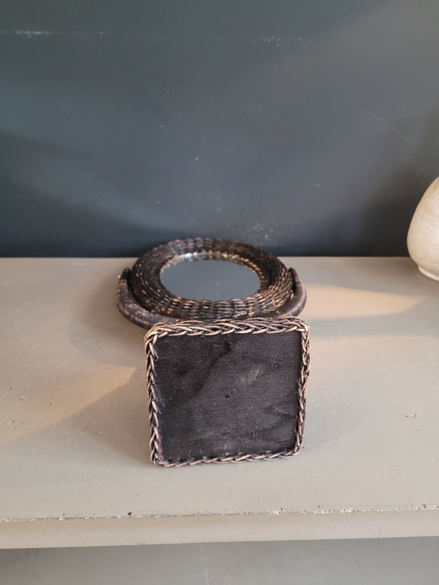 Miroir à poser pivotant en osier noir - Ref 986