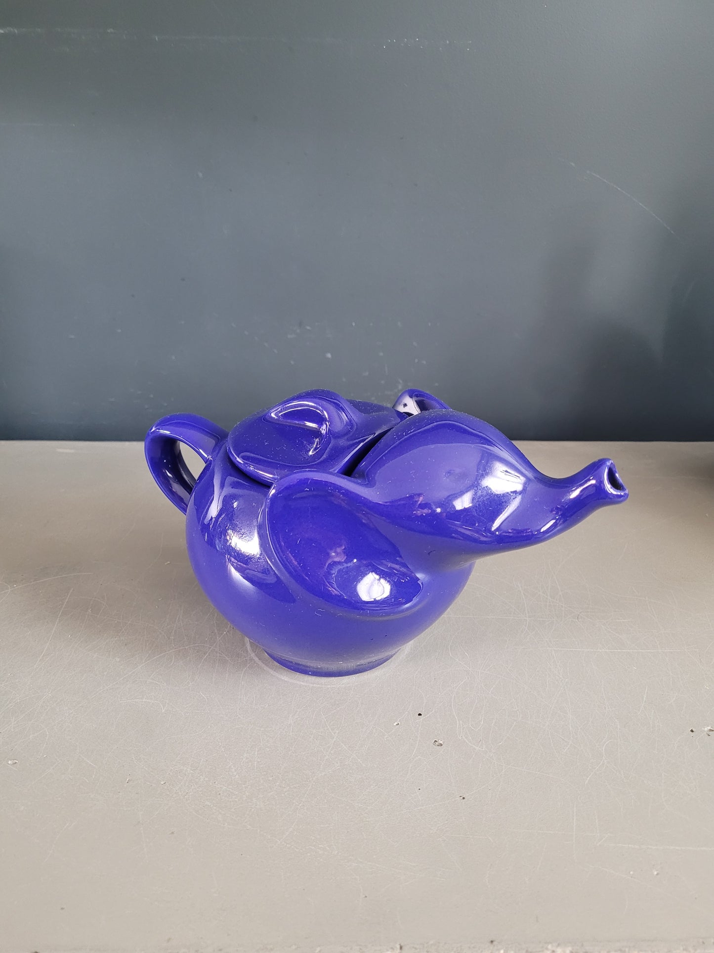Théière vintage Eléphant en porcelaine- Ref 530