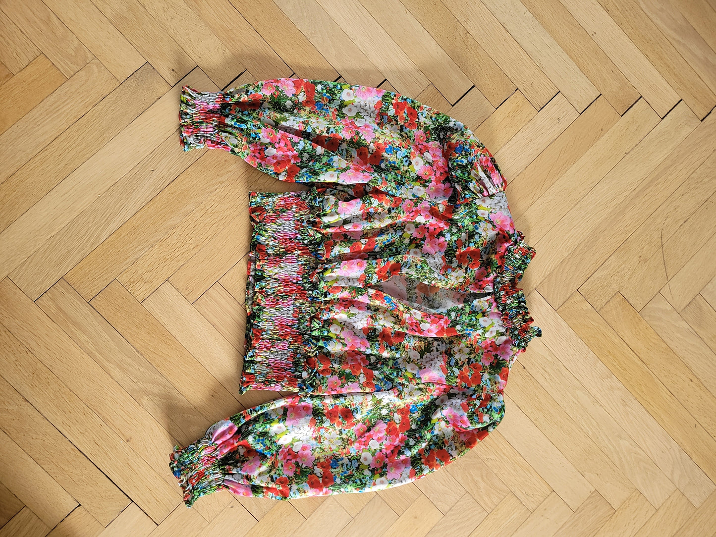 Top court zara XS motif fleuri