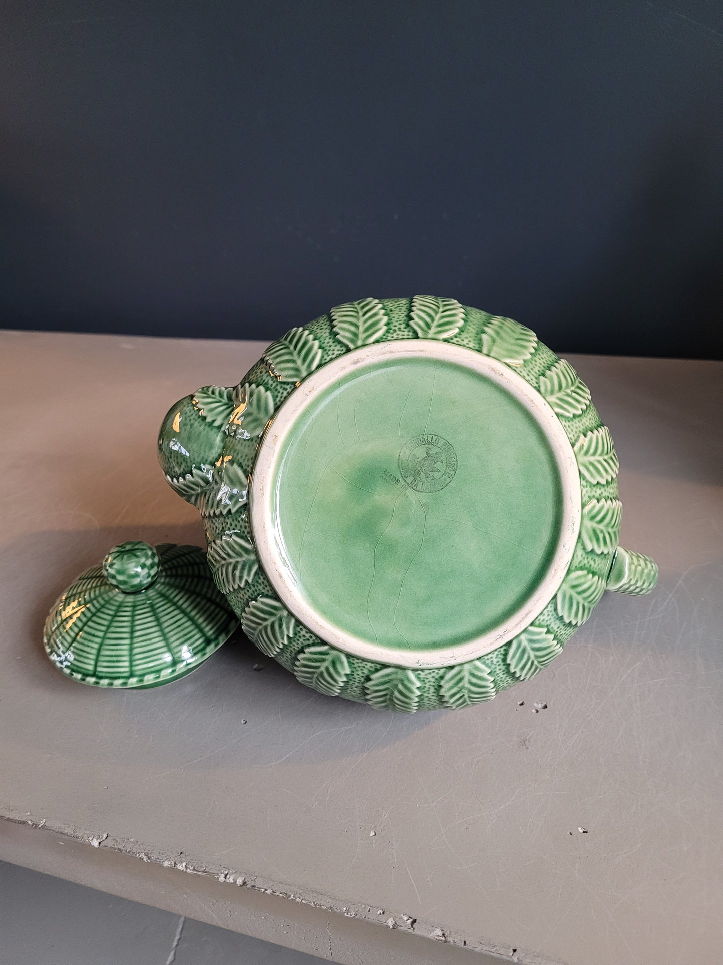 Théière en porcelaine Bordallo Pinheiro - Barbotine verte - Ref 291
