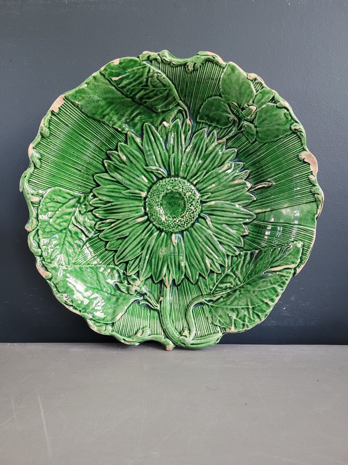 Assiette montée en barbotine motif tournesol - Ref 900