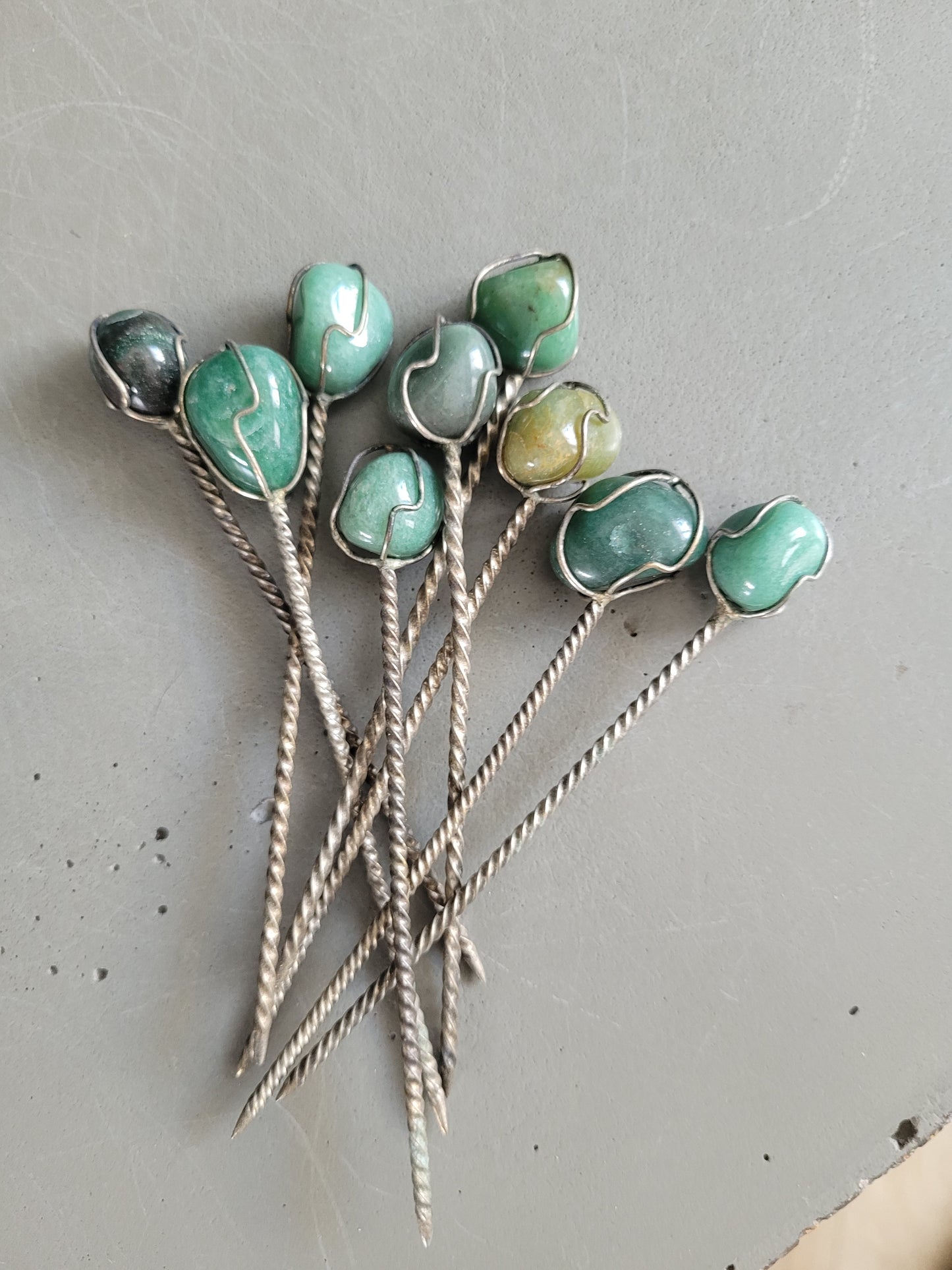 Lot de 9 piques à apéritif en métal et pierres semi-precieuses - Ref 398