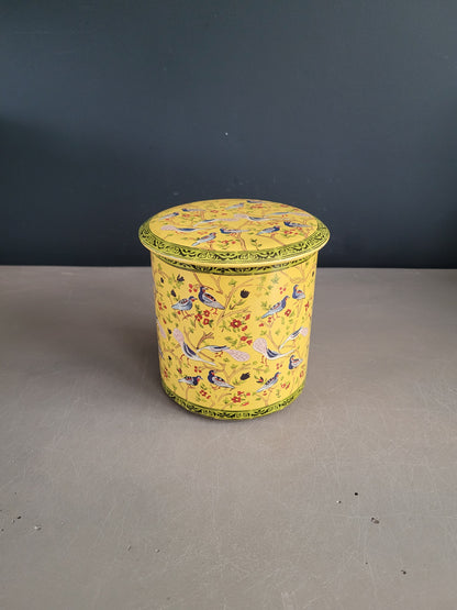 Boîte cylindrique en fer blanc- Oiseaux sur fond jaune- Ref 758